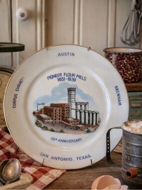 1939 Pioneer Flour Mills Plate San Antonio TX White Wings Baking Advertising